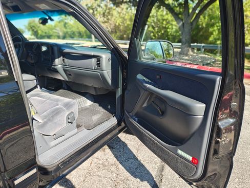 Used 2002 Chevrolet Silverado 1500 LS w/ Electrical Convenience Pkg image 17