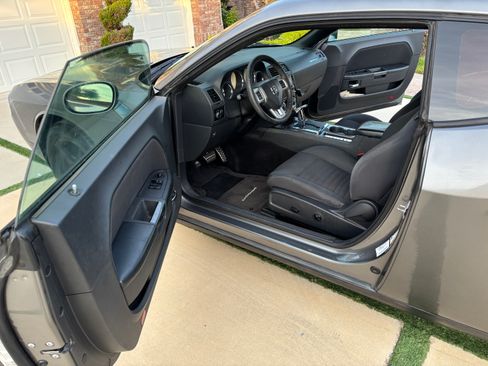 Used 2012 Dodge Challenger SXT image 6