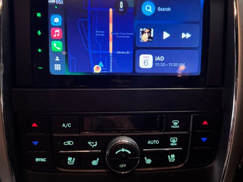 Used 2011 Jeep Grand Cherokee Overland image 11