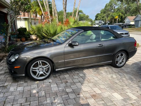 Used 2009 Mercedes-Benz CLK 550 Cabriolet image 2