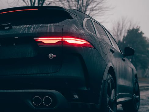 Used 2021 Jaguar F-PACE SVR image 27