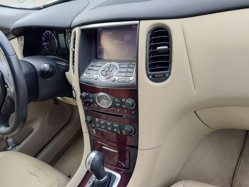 Used 2017 INFINITI QX50 2WD w/ Premium Plus Package image 9