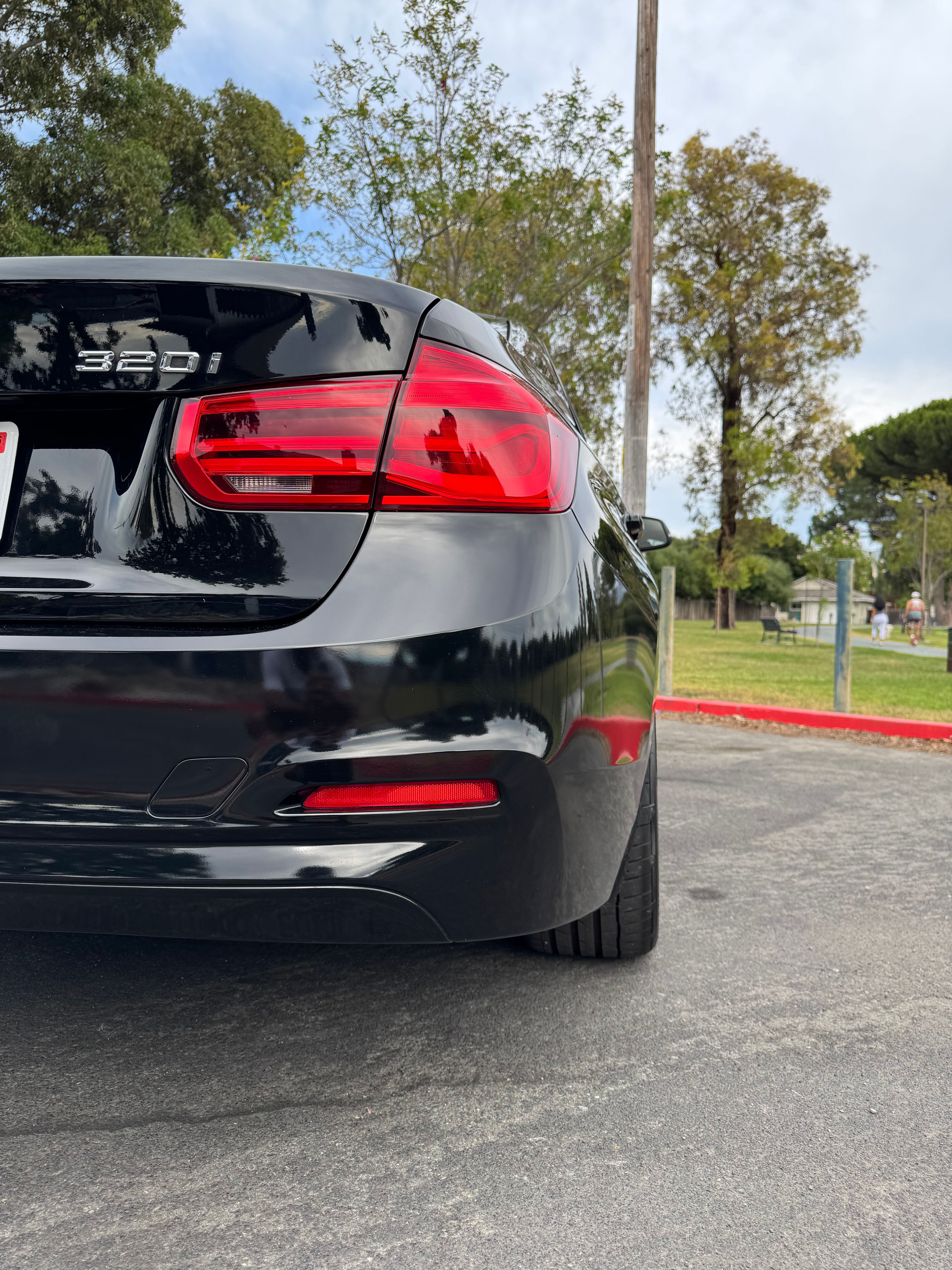 Used 2018 BMW 320i Sedan RWD image 1