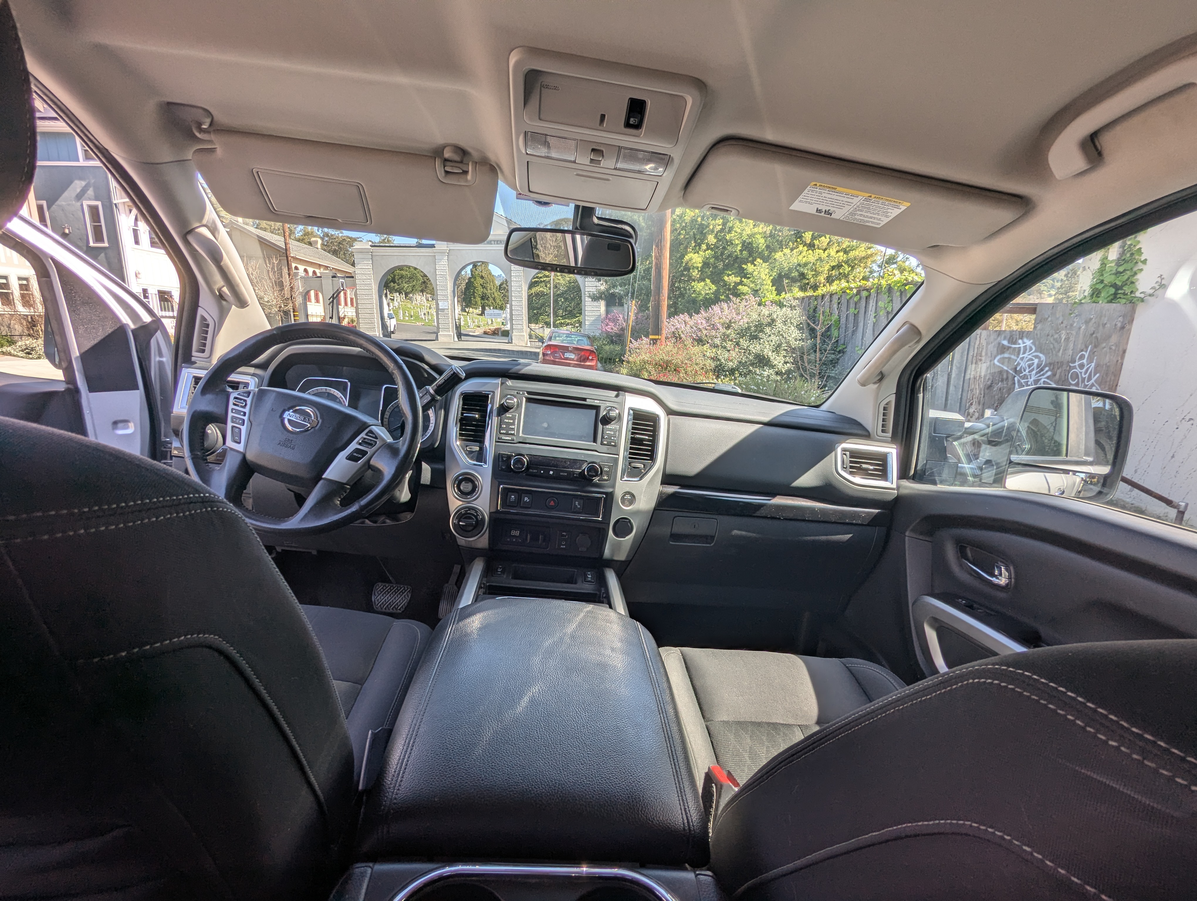 Used 2017 Nissan Titan SV AWD/4WD image 15