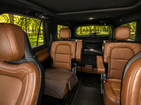 Used 2024 Lincoln Navigator L Reserve AWD/4WD image 11
