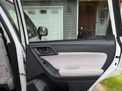 Used 2015 Subaru Forester 2.5i Premium w/ All-Weather Package AWD/4WD image 20