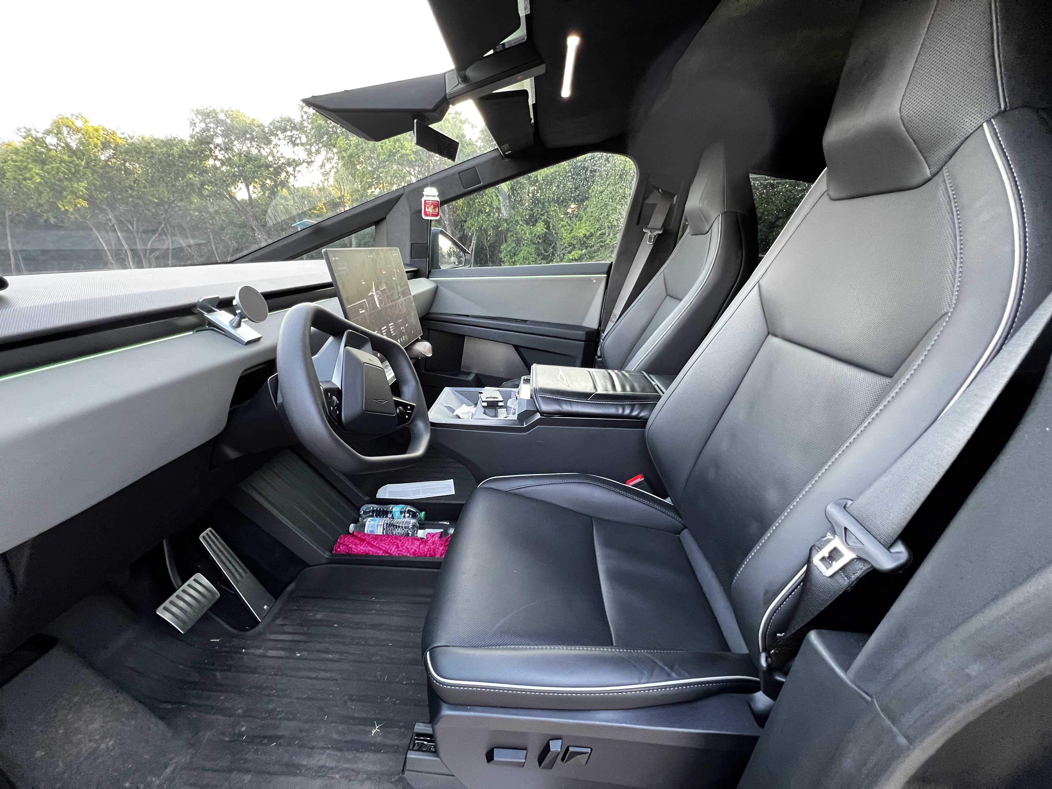 Used 2025 Tesla Cybertruck AWD Crew Cab image 12