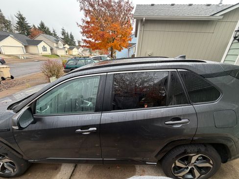 Used 2024 Toyota RAV4 SE image 9