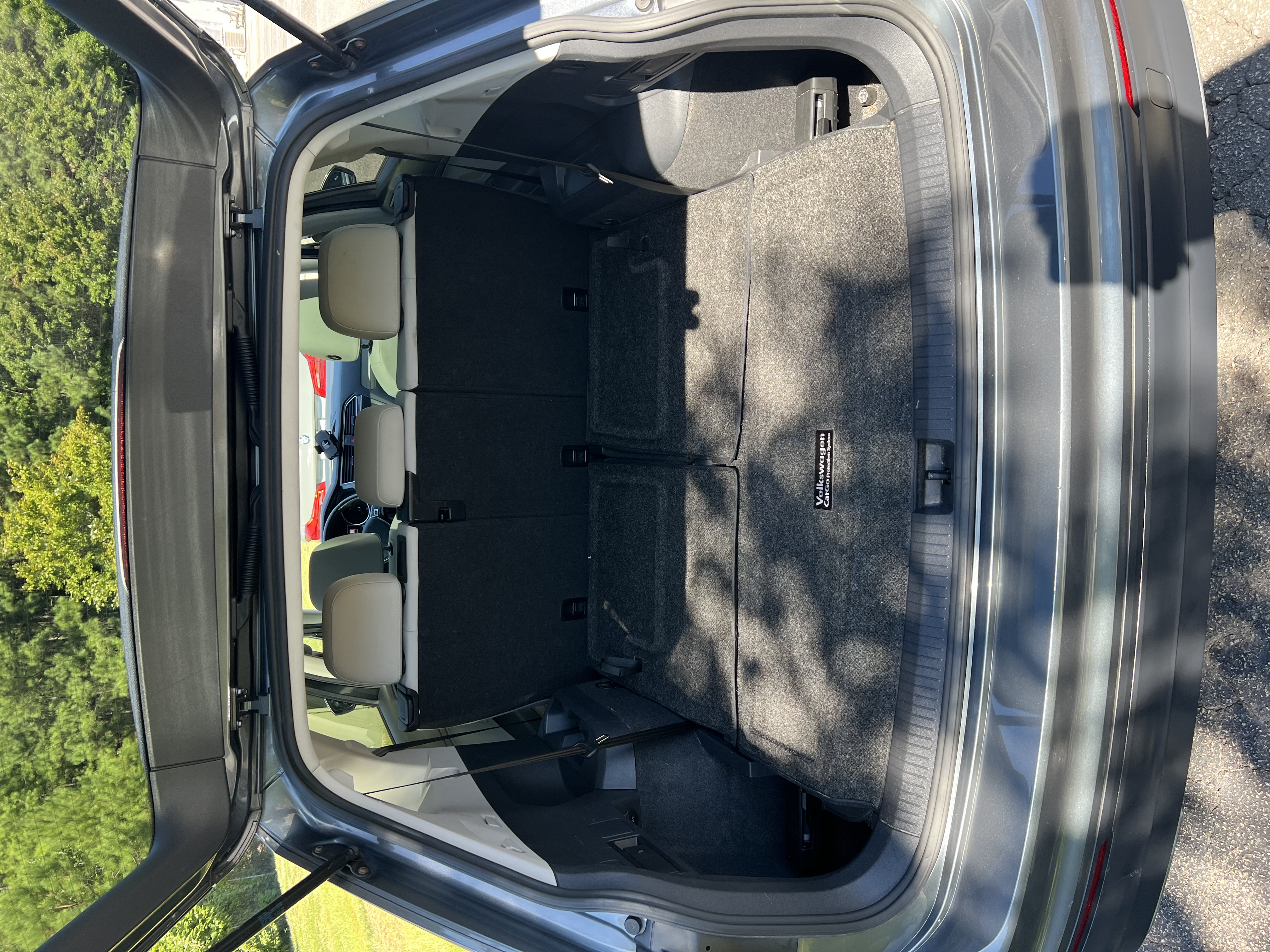 Used 2019 Volkswagen Tiguan SE w/ Panoramic Sunroof Package FWD image 13
