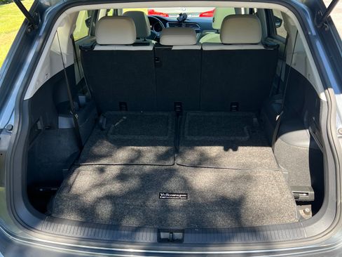 Used 2019 Volkswagen Tiguan SE w/ Panoramic Sunroof Package image 13
