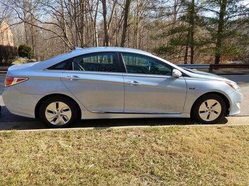 Used 2013 Hyundai Sonata Hybrid Sedan 4D image 1