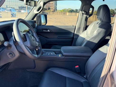 Used 2026 Lexus GX 550 w/ Accessory Package (2T) image 18