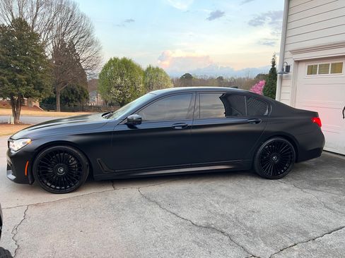 Used 2017 BMW 750i RWD image 9