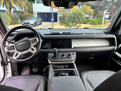 Used 2024 Land Rover Defender 110 S image 9