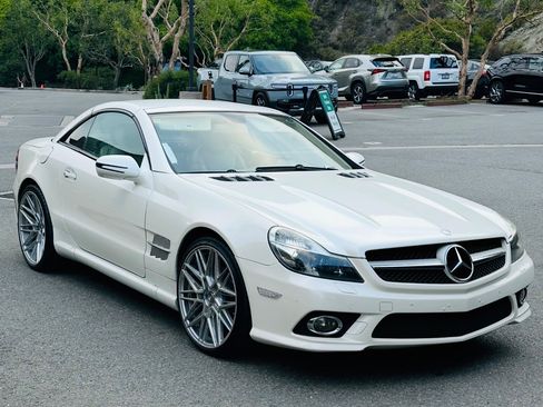 Used 2011 Mercedes-Benz SL 550 image 2