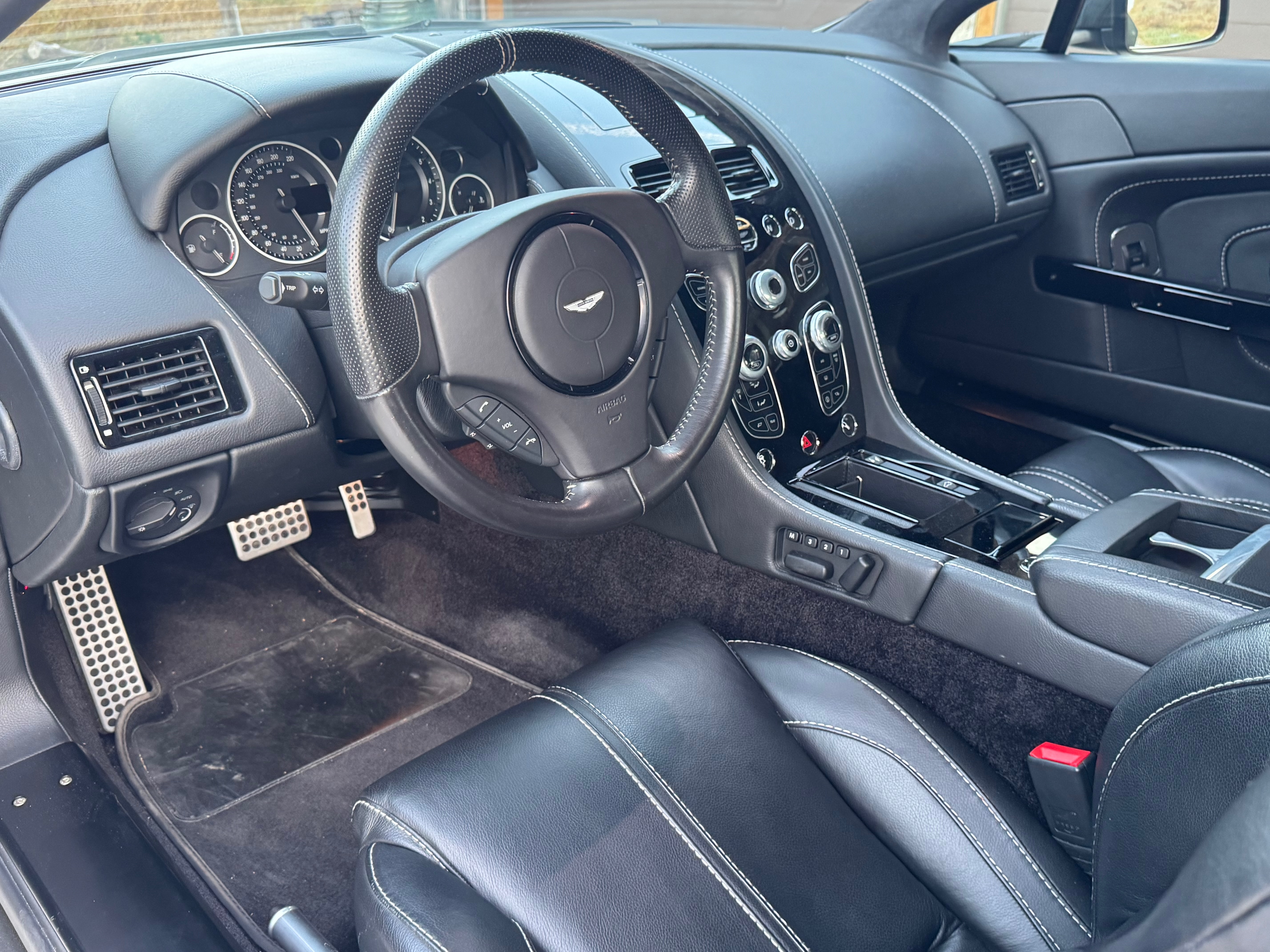 Used 2016 Aston Martin V12 Vantage S RWD image 10