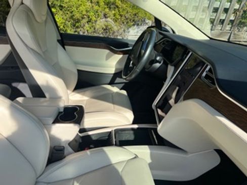 Used 2018 Tesla Model X P100D image 10