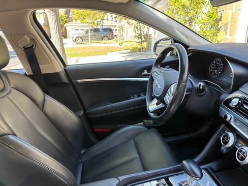 Used 2022 Genesis G70 2.0T RWD image 13