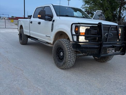 Used 2017 Ford F250 XL w/ Power Equipment Group AWD/4WD image 1