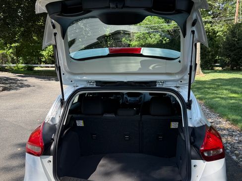 Used 2016 Ford Focus SE FWD image 9