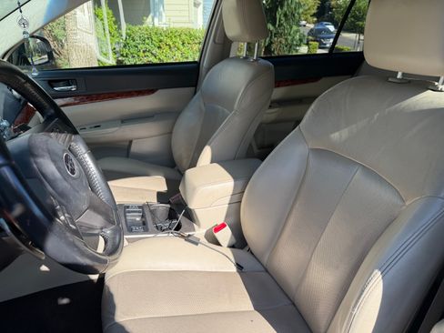 Used 2011 Subaru Outback 2.5i Limited w/ PWR Moonroof Pkg AWD/4WD image 16