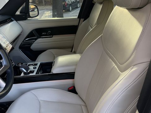 Used 2023 Land Rover Range Rover Long Wheelbase SE image 6