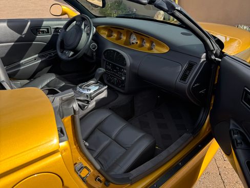 Used 2002 Chrysler Prowler image 11