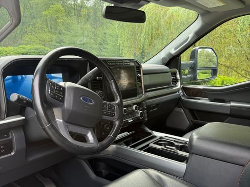 Used 2023 Ford F250 Lariat w/ Sport Appearance Package AWD/4WD image 8