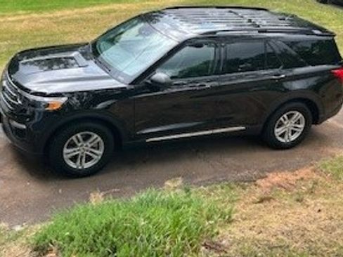 Used 2022 Ford Explorer XLT w/ Equipment Group 202A image 1