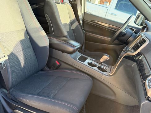 Used 2016 Jeep Grand Cherokee Laredo 75th Anniversary RWD image 9