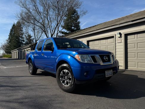 Used 2015 Nissan Frontier Desert Runner image 12
