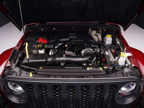 Used 2021 Jeep Gladiator Sport image 10