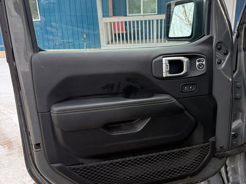 Used 2020 Jeep Gladiator Overland image 13