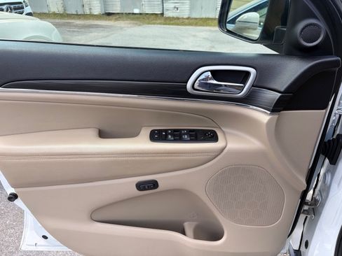 Used 2020 Jeep Grand Cherokee Limited image 15