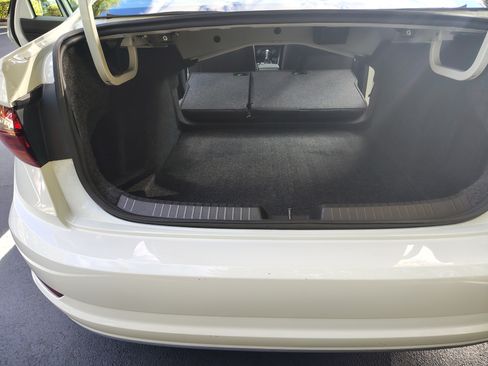 Used 2019 Volkswagen Jetta SE w/ Cold Weather Package image 19