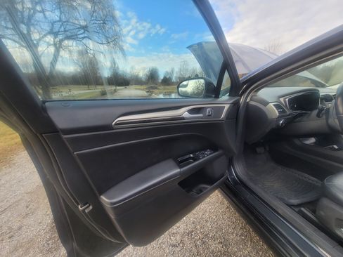 Used 2015 Ford Fusion Energi SE image 12