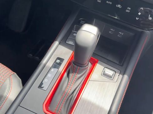 Used 2025 Nissan Kicks SR w/ SR Premium Package image 11