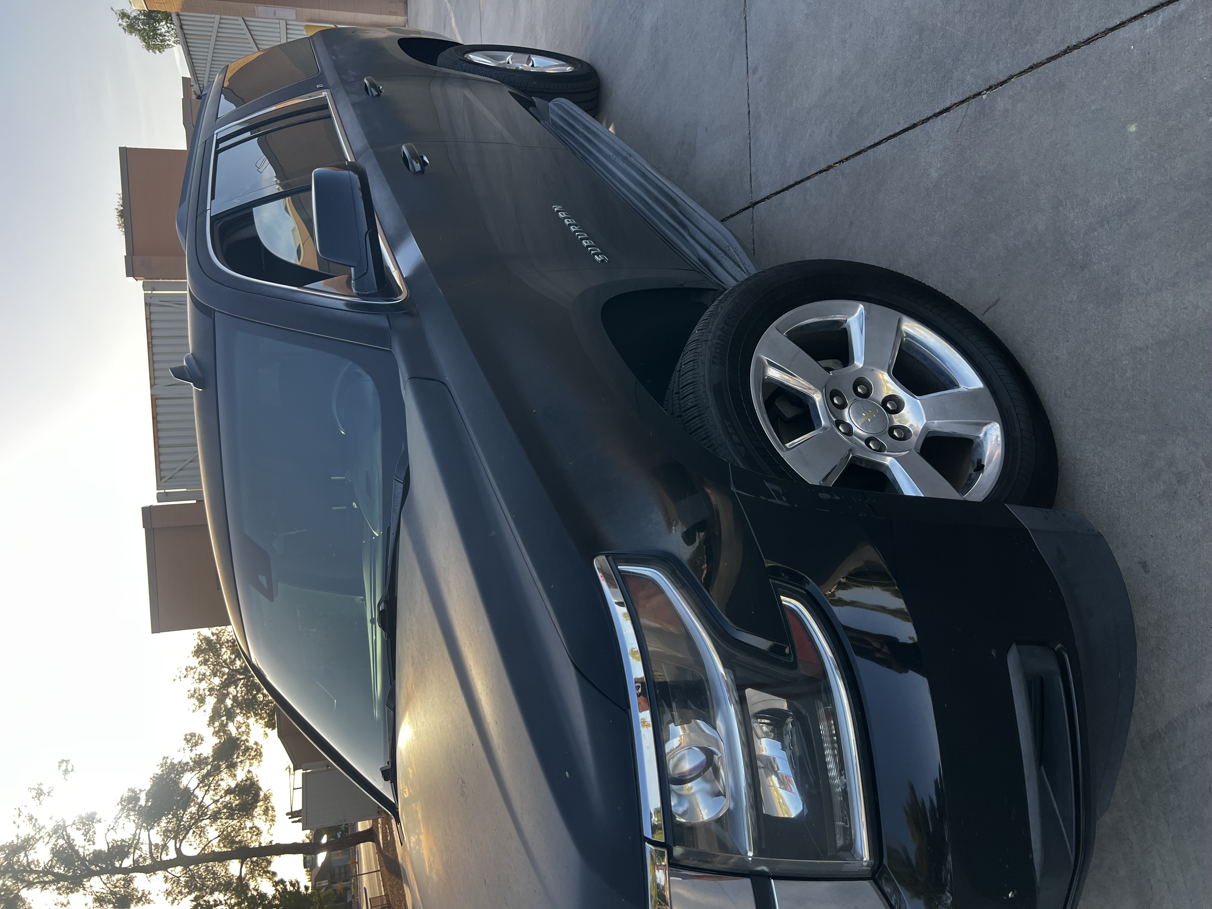Used 2015 Chevrolet Suburban LT RWD image 2