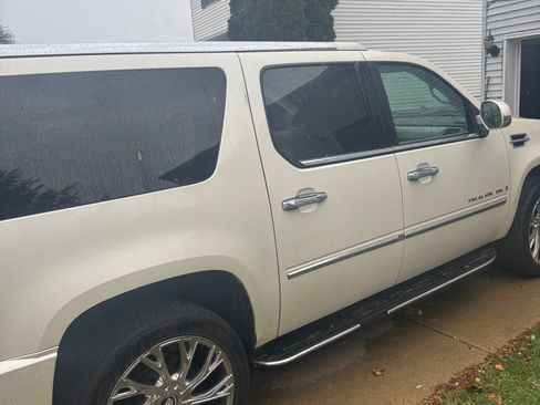 Used 2007 Cadillac Escalade ESV AWD w/ Information Package image 14