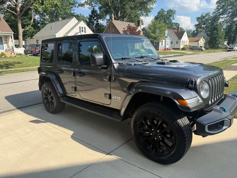 Used 2022 Jeep Wrangler Unlimited Sahara w/ Cold Weather Group AWD/4WD image 14