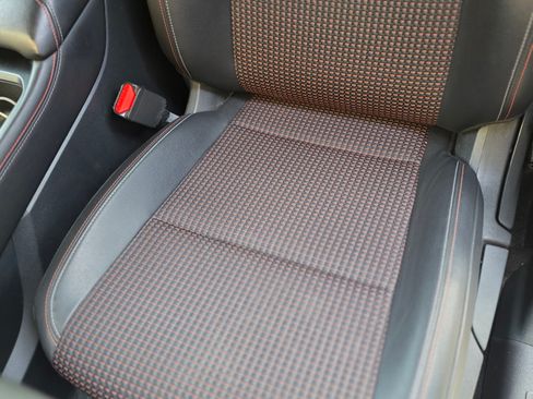 Used 2025 Nissan Kicks SR image 9