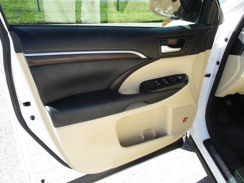 Used 2015 Toyota Highlander Limited FWD image 20