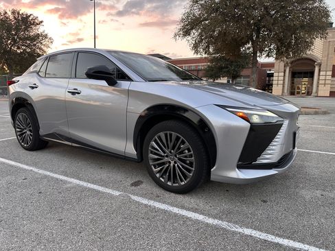 Used 2024 Lexus RZ 450e Premium w/ Accessory Package (2T) AWD/4WD image 8