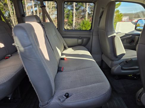 Used 2017 Chevrolet Express 3500 LT w/ LT Preferred Equipment Group image 11