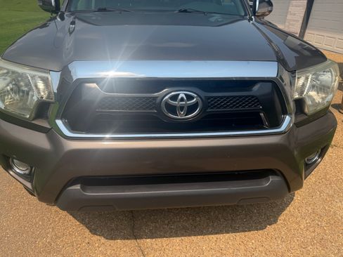 Used 2014 Toyota Tacoma 4x4 Double Cab w/ Limited Package image 8