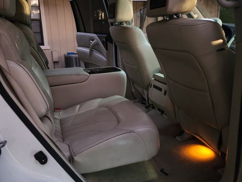 Used 2011 INFINITI QX56 2WD w/ Deluxe Touring Pkg image 6