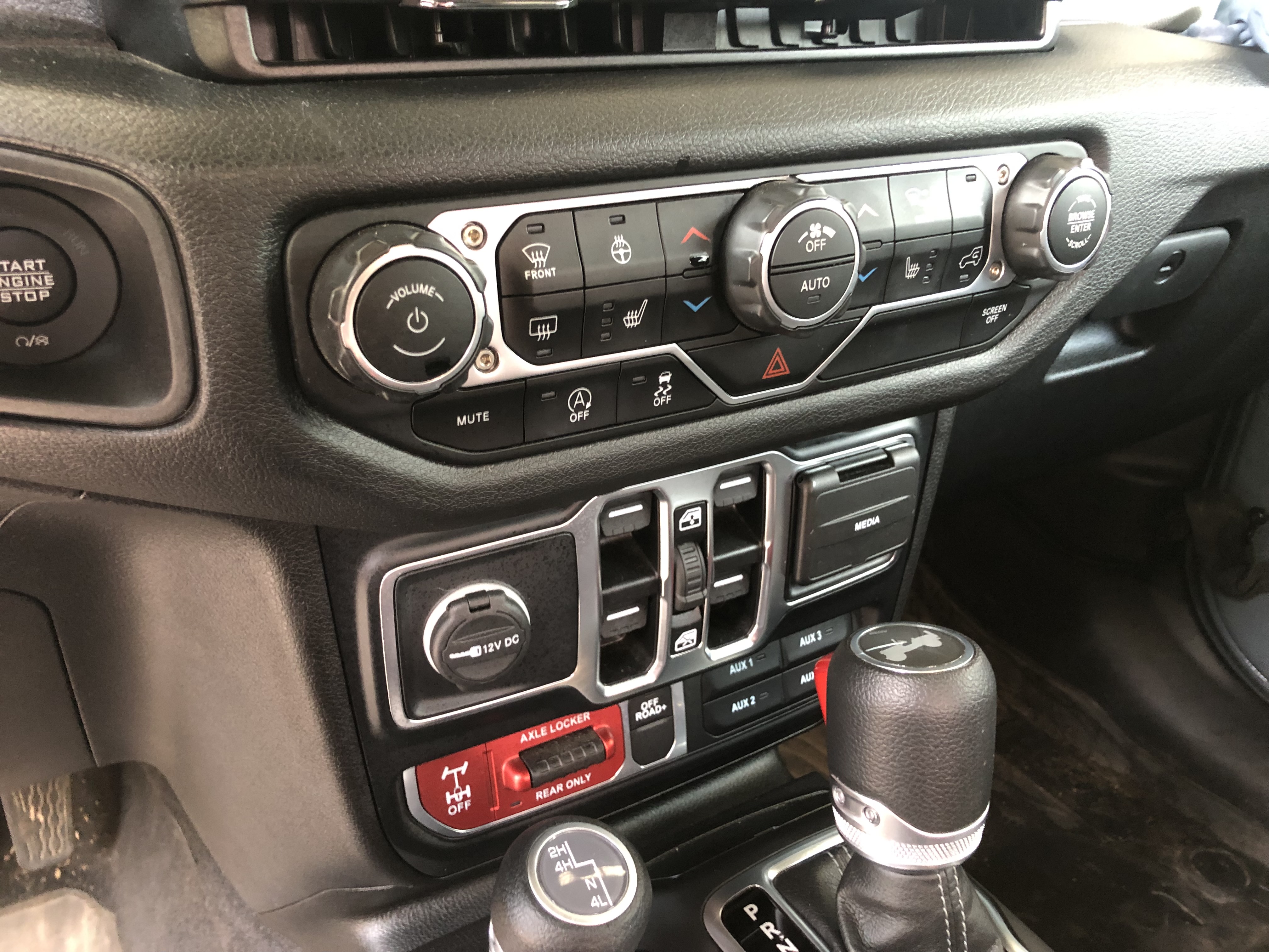 Used 2025 Jeep Wrangler Unlimited Sport AWD/4WD image 13