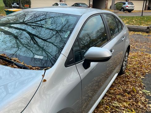 Used 2021 Toyota Corolla LE image 10