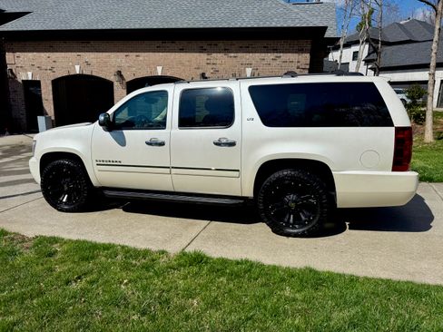Used 2012 Chevrolet Suburban LTZ AWD/4WD image 2