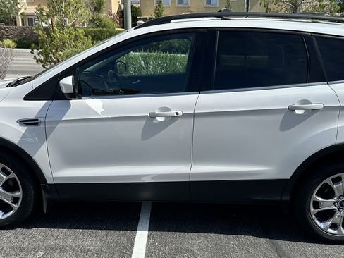 Used 2015 Ford Escape SE w/ Equipment Group 201A FWD image 2